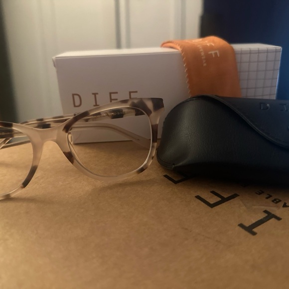 ❌ SOLD ❌ Diff Carina Cream Tortoise Prescription Eyeglass Frames - Picture 4 of 10